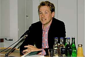 09.05.2012_BuchprÑsentation mit Jochen Bittner _J. Bittner referiert Åber die 3 gro·en Fehler der EU